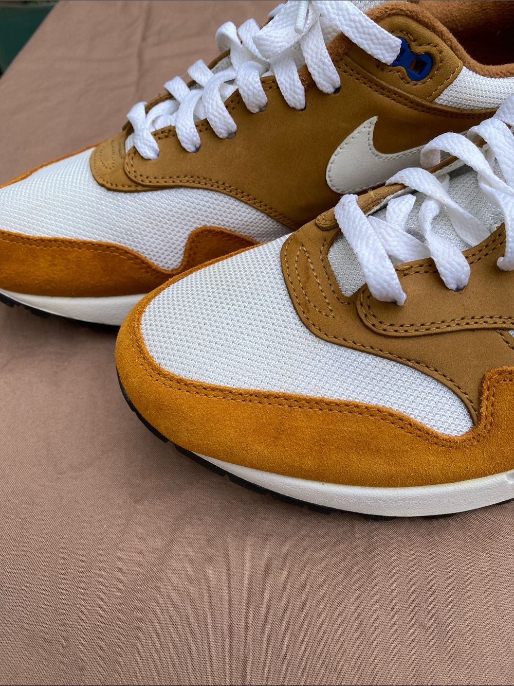 Nike Air Max 1 Premium Retro “Curry” White and Mustard Suede Mesh Trainer - Picture 7 of 16